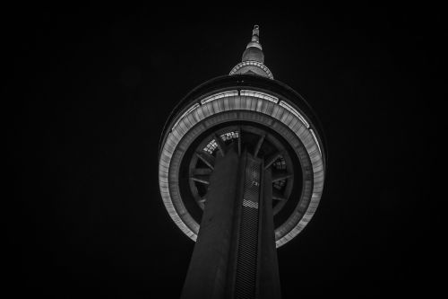 toronto cn tower black and white