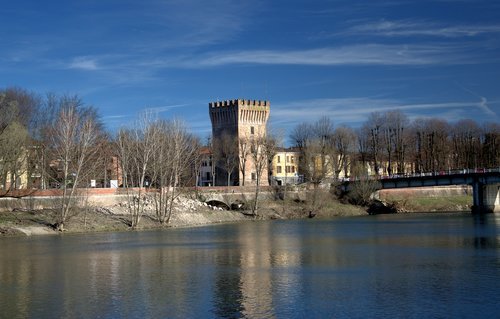 torre  river  castle