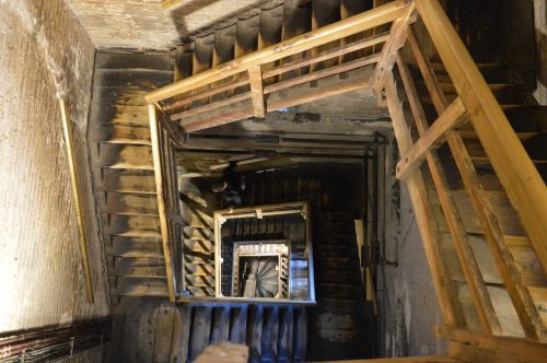 torre degli asinelli bologna wooden stairs