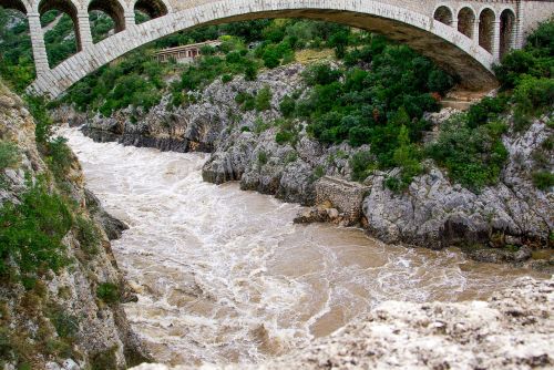 torrent bridge river