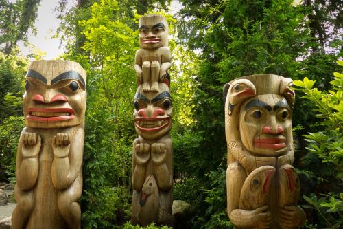 totem pole canada