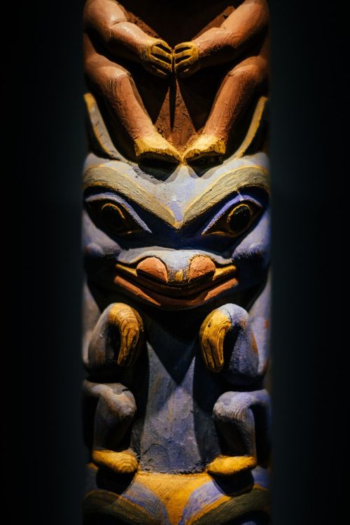 totem traditional pole