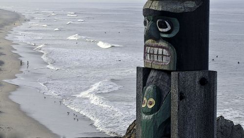 Totem Pole And The Ocean