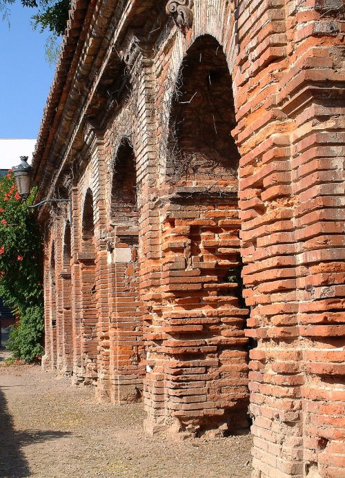 toulouse brick pink city