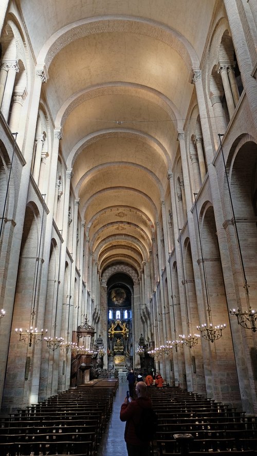 toulouse  basilica  nave