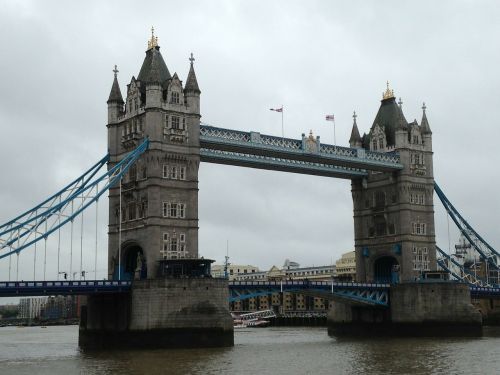 tower bridge london thames