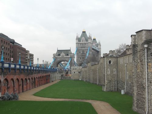 tower of london fortress tower bridge