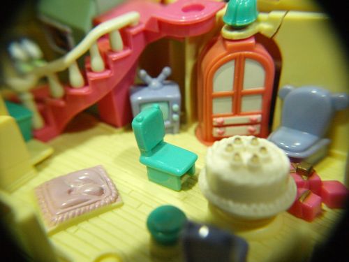 toy miniature doll house