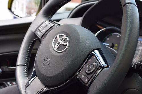 toyota  yaris  auto