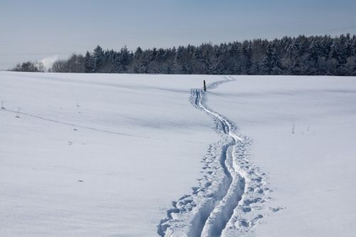 trace cross country skiing ski track