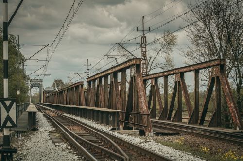 tracks bridge traction