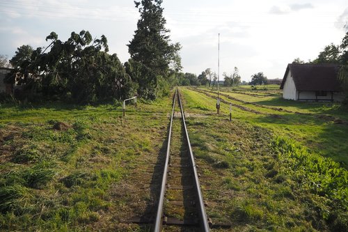 tracks  narrow-gauge track  railway