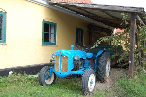 tractor ferguson scrapped tractor