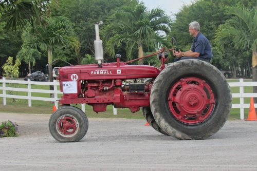 tractor farmall antique
