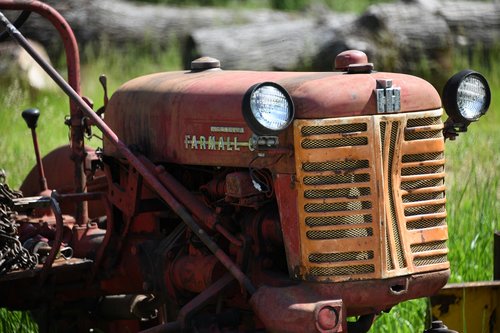 tractor  farmall  red