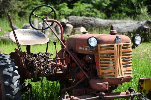 tractor  farmall  red