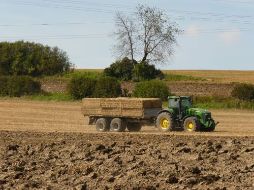 tractor field harvest