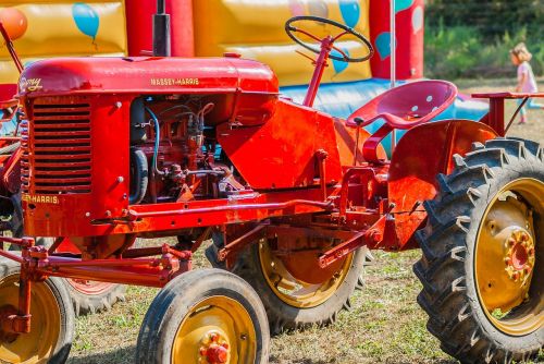 tractor antiques field