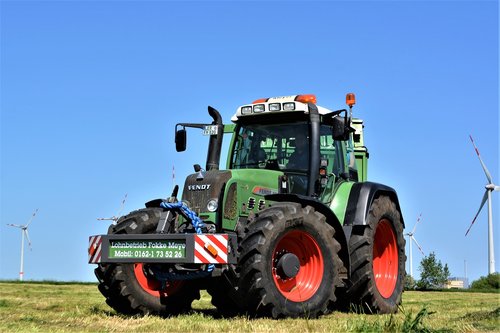 tractors  tractor  silo