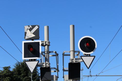 traffic lights for trains railway station report