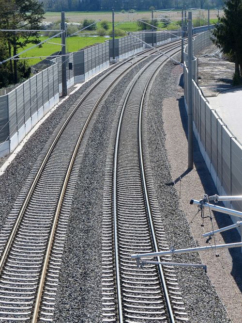 train gleise noise barrier