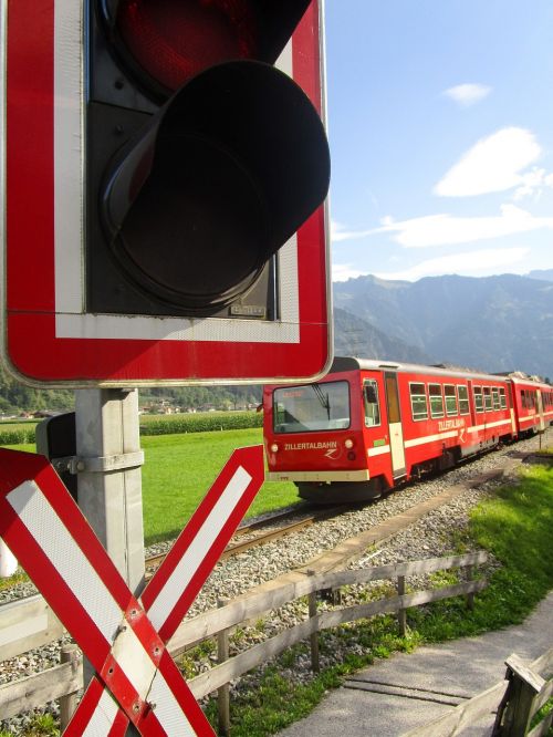 train zillertalbahn level crossing