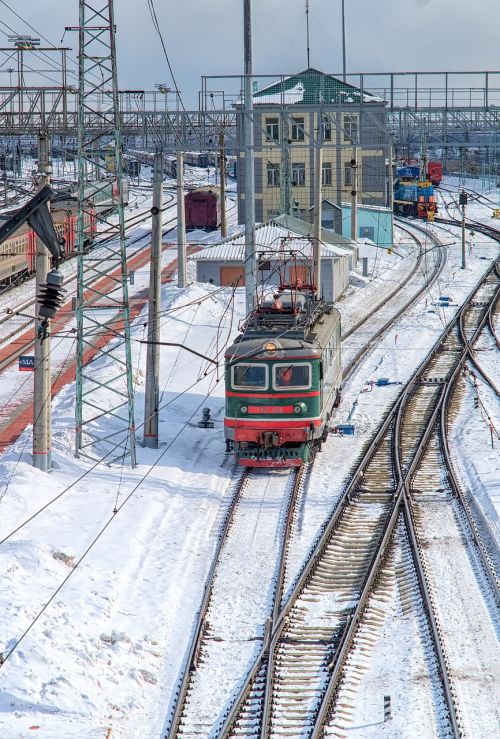 train winter road