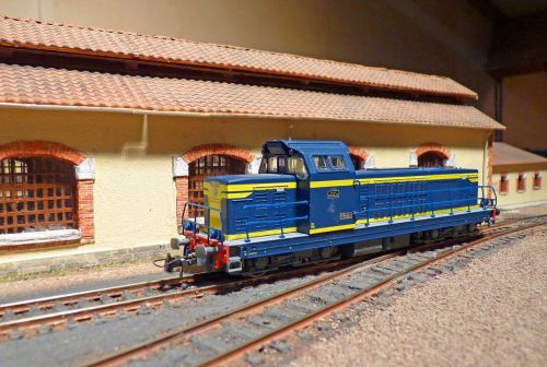 train model locomotive