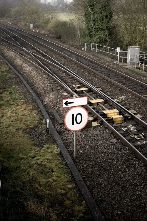 train sign speed