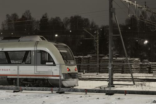 train winter snow