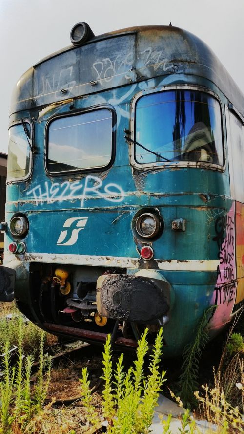 train wagon graffiti