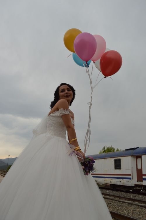 train bridal balloon