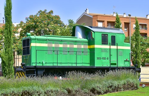 train  street  monument