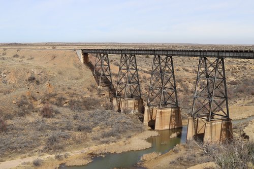 train trellis  river  dry river