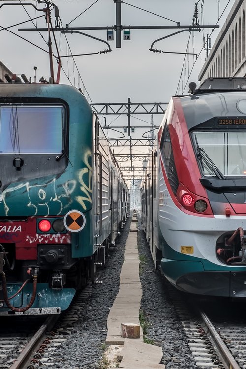 trains  graffiti  vias