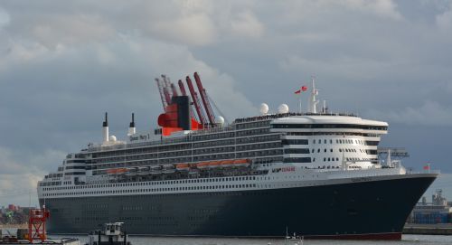 transport ship queen mary 2