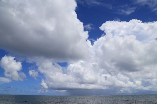 travel cloud the sea