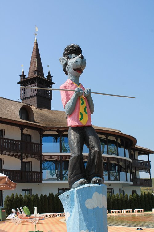 travel  character of the cartoon  wolf
