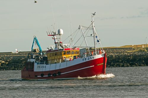 trawler fishing river tyne