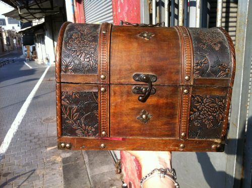 treasure box jewel case casket