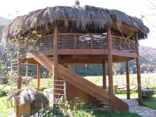 treehouse wood thatched roofs