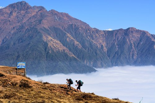 trek  mountain  nepal