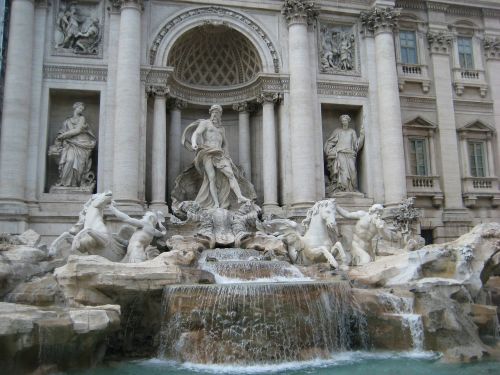 trevi fountain rome trevi