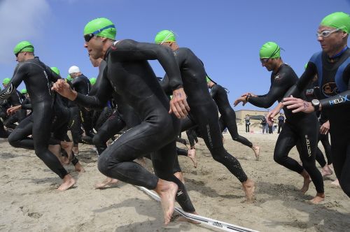 triathlon race swimming start