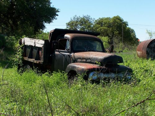 truck abandoned rusty