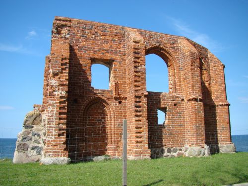 trzęsacz the ruins of the church