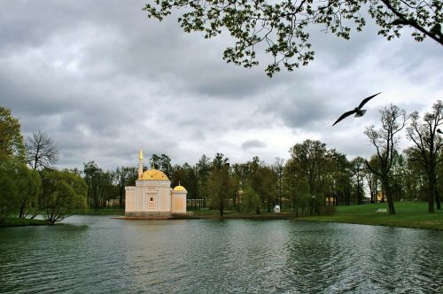 tsarskoe selo estate st petersburg pond