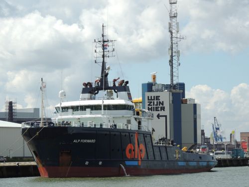 tug rotterdam lekhaven