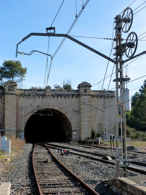 tunnel catenary railway
