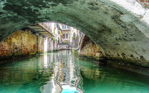 tunnel venice venetian